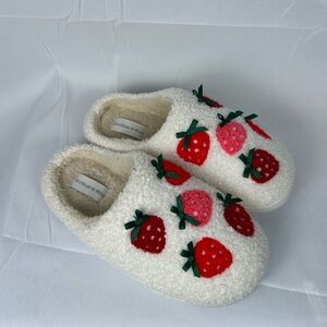 Mellow & Mod Cozy Strawberry Slippers size 7/8